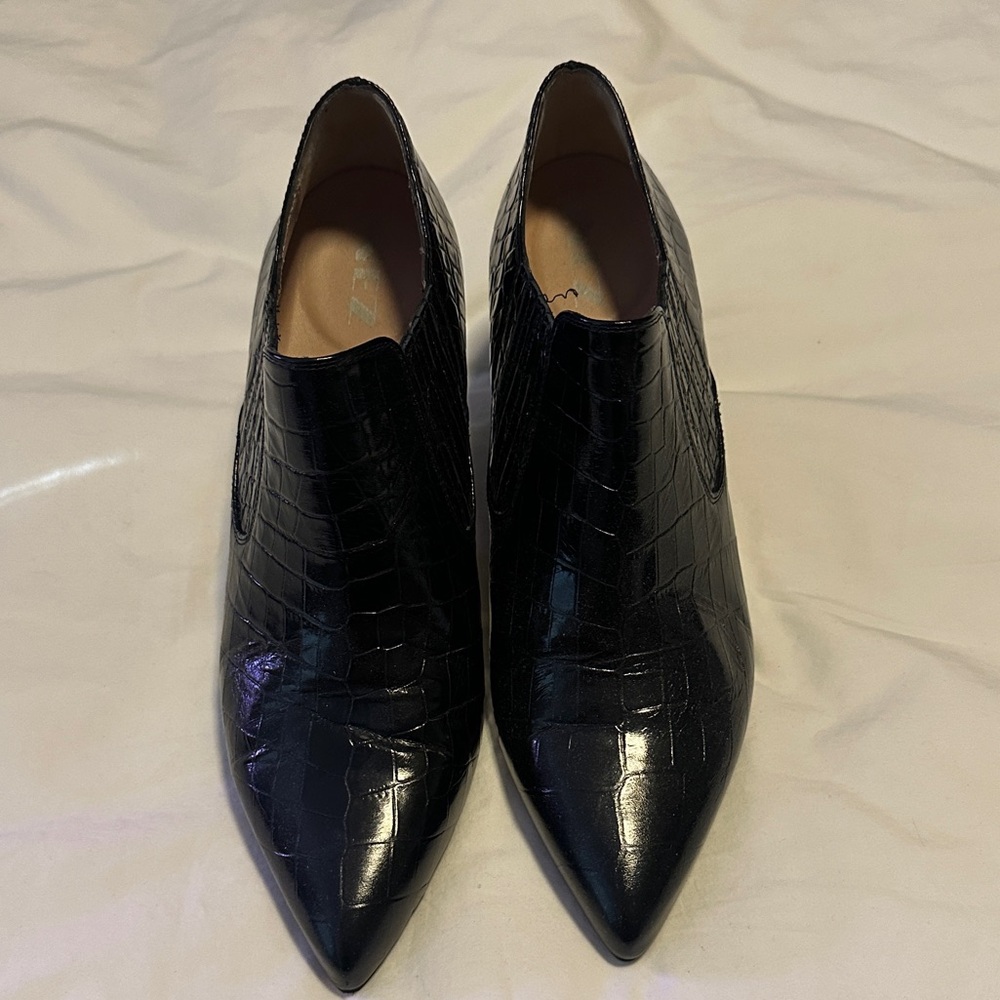 Inez black booties size 8.5